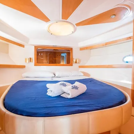 Rent Raffaelli40 In Botel Capri